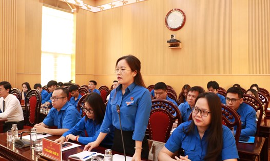 Tại hội nghị, các đoàn viên, thanh niên đưa ra 21 câu hỏi gửi đến lãnh đạo UBND tỉnh Ninh Bình và ngành chức năng liên quan đến định hướng nghề nghiệp, đào tạo, tạo việc làm... Ảnh: Diệu Anh