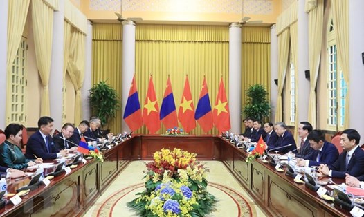 Quang cảnh cuộc hội đàm giữa Chủ tịch nước Võ Văn Thưởng và Tổng thống Mông Cổ Ukhnaagiin Khurelsukh. Ảnh: TTXVN