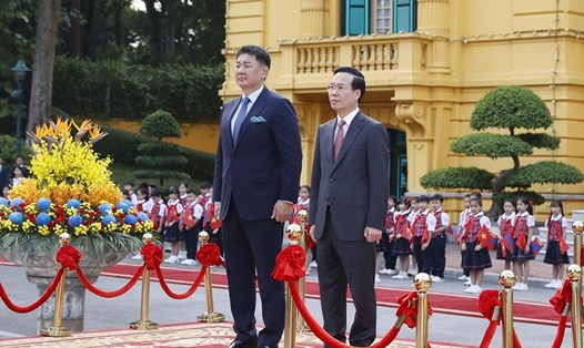 Chủ tịch nước Võ Văn Thưởng và Tổng thống Mông Cổ Ukhnaagiin Khurelsukh. Ảnh: TTXVN