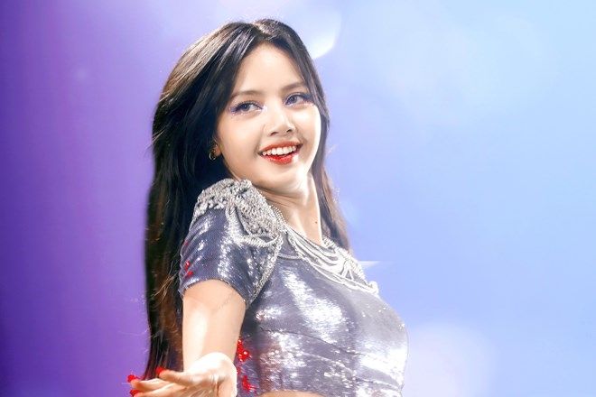 Lisa (Blackpink) đang bị “phong sát” ở Trung Quốc?