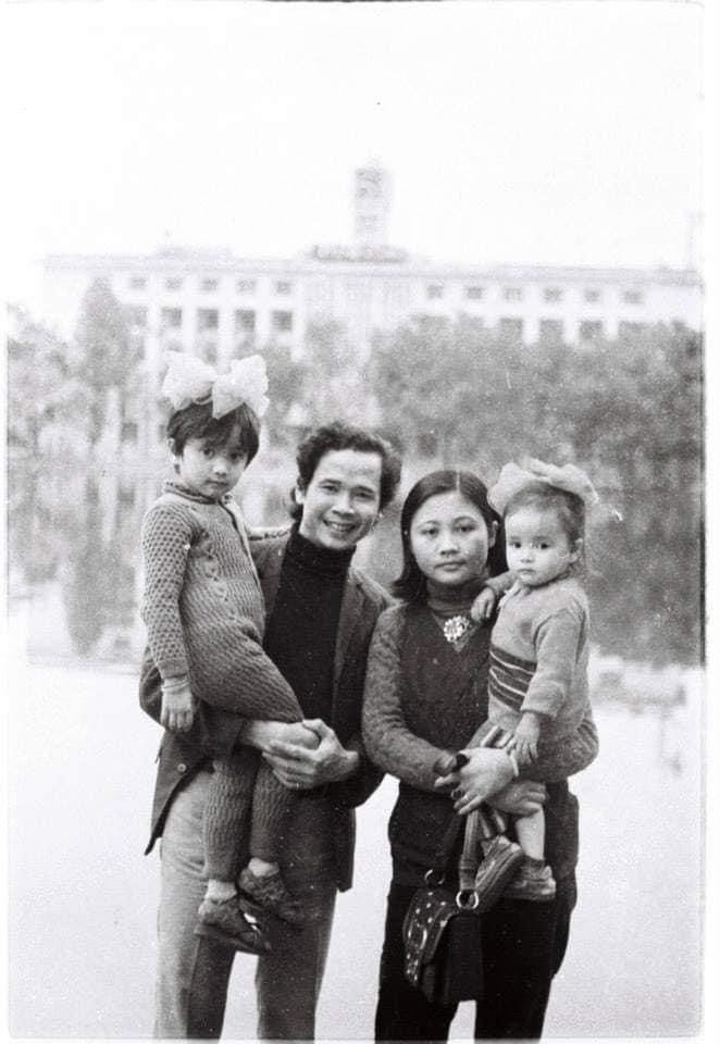 NSƯT Mạnh Tường bên vợ và con. Ảnh: Facebook nhân vật 