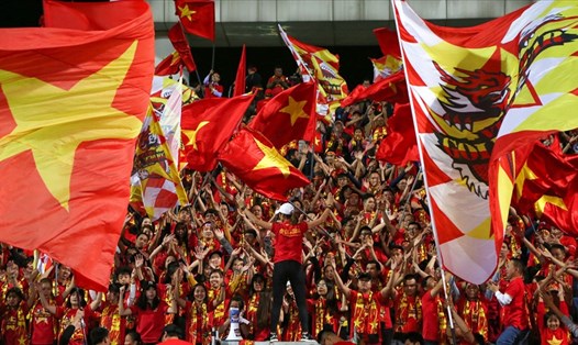Cổ động viên Việt Nam sẽ tiếp lửa cho đội nhà trên sân vận động Mỹ Đình trong trận đấu gặp Iraq ngày 21.11 tới. Ảnh: Anh Duy