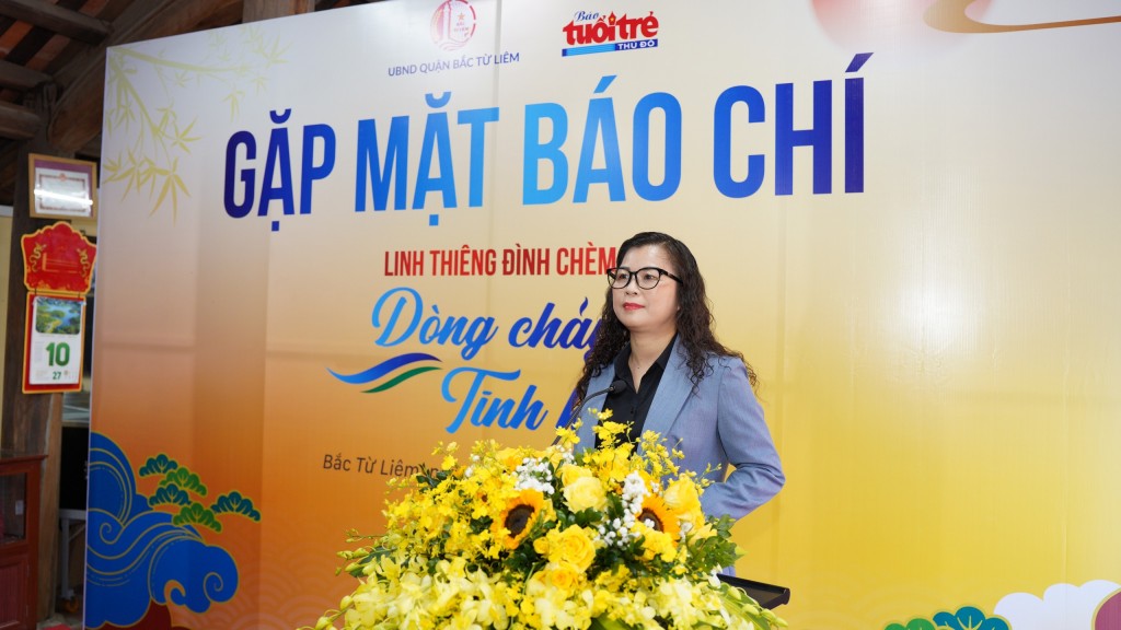 Lê Thị Thu Hương - Ủy viên Ban Thường vụ Quận ủy, Phó Chủ tịch UBND quận Bắc Từ Liêm - Trưởng ban Chỉ đạo chương trình phát biểu tại buổi gặp mặt báo chí.
