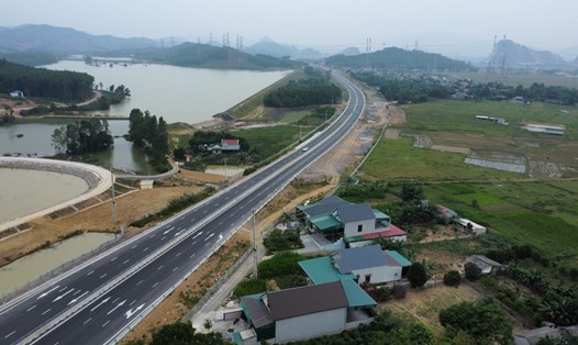 Đường cao tốc mới đưa vào sử dụng ở Thanh Hóa. Ảnh: Xuyên Đông