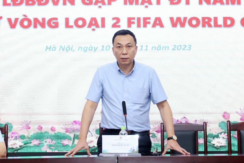 Chỉ tịch VFF Trần Quốc Tuấn động viên tinh thần đội tuyển Việt Nam trước thềm vòng loại thứ 2 World Cup 2026. Ảnh: VFF