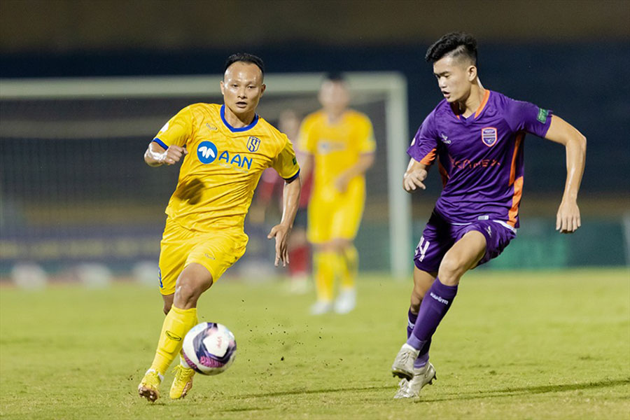 Trọng Hoàng chưa thi đấu 3 vòng đầu V.League 2023-2024 vì đau cơ. Ảnh: Xuân Thuỷ