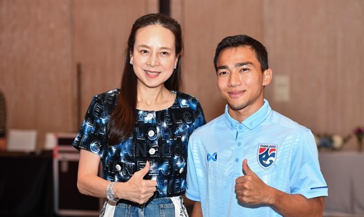 Chanathip Songkrasin (phải) tự tin cùng tuyển Thái Lan hướng đến việc đánh bại tuyển Trung Quốc. Ảnh: Siam Sports
