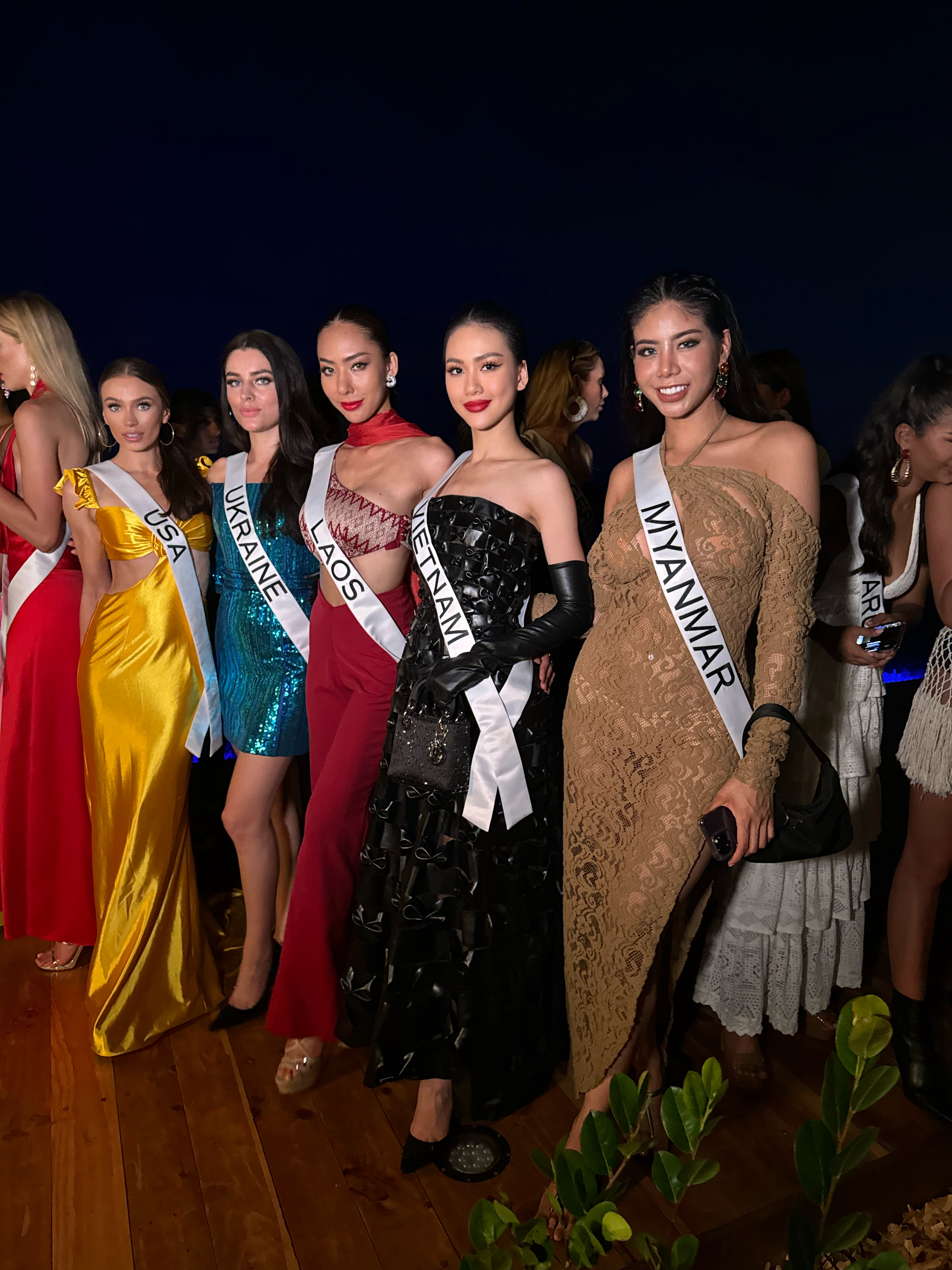 Bùi Quỳnh Hoa và các thí sinh tại cuộc thi Miss Universe 2023. Ảnh: MU.