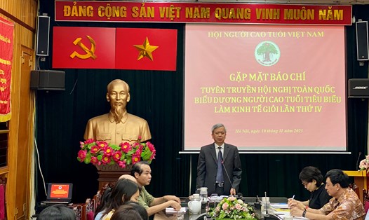 Ông Phan Văn Hùng - Phó Chủ tịch Hội Người cao tuổi Việt Nam phát biểu ngày 10.11. Ảnh: Anh Vũ