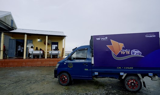 Chuyến xe tử tế tháng 11 tiếp tục mang thư viện sách đến với trẻ em lớp học làng chài xứ Huế. Ảnh: BTC