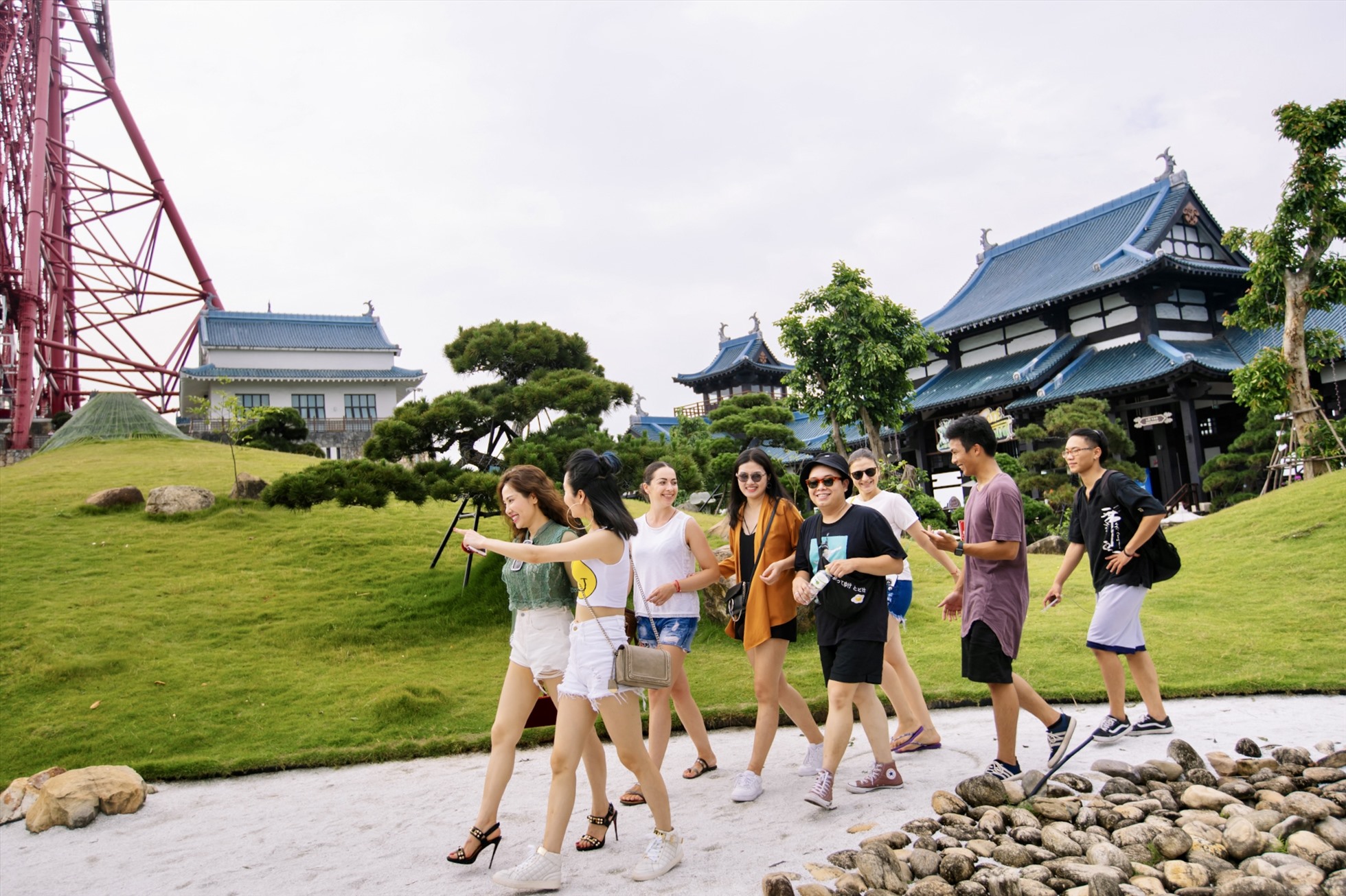 Nhiều hoạt động vui chơi giải trí ở công viên Rồng (Hạ Long) sẽ thu hút sự quan tâm của giới trẻ. Ảnh: Hà 