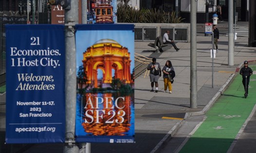 Biển quảng bá Tuần lễ Cấp cao APEC ở San Francisco, California, Mỹ, ngày 9.11.2023. Ảnh: AFP