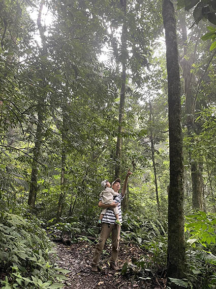 Hành trình vào rừng đem đến bao kiến thức về thế giới tự nhiên. Ảnh: Bích Ngọc