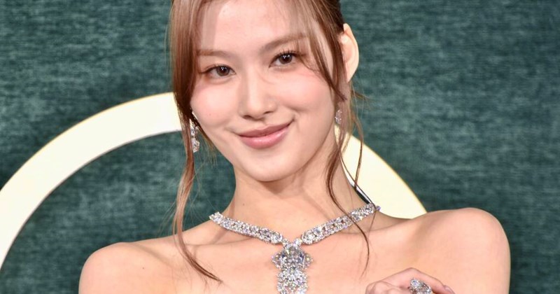 Sana (TWICE) đeo trang sức Graff hơn 800 tỉ đồng