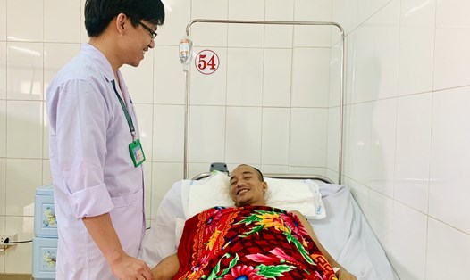 Bệnh nhân Lê Quang Tý đã hồi phục sức khỏe, chuẩn bị xuất viện. Ảnh: Hưng Thơ