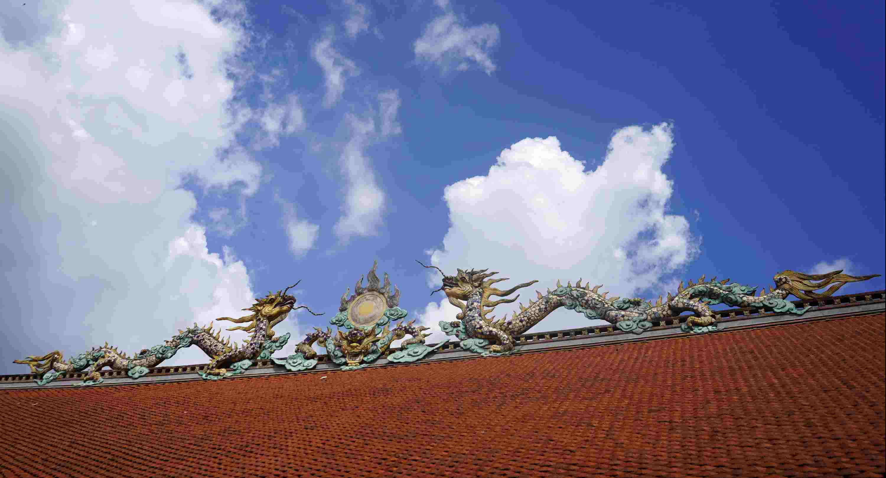 Ngoài kiến trúc độc đáo, Đình Vĩnh Khê nổi tiếng là nơi diễn ra lễ hội vật truyền thống được công nhận là di sản văn hoá phi vật thể quốc gia. Ảnh: Mai Dung