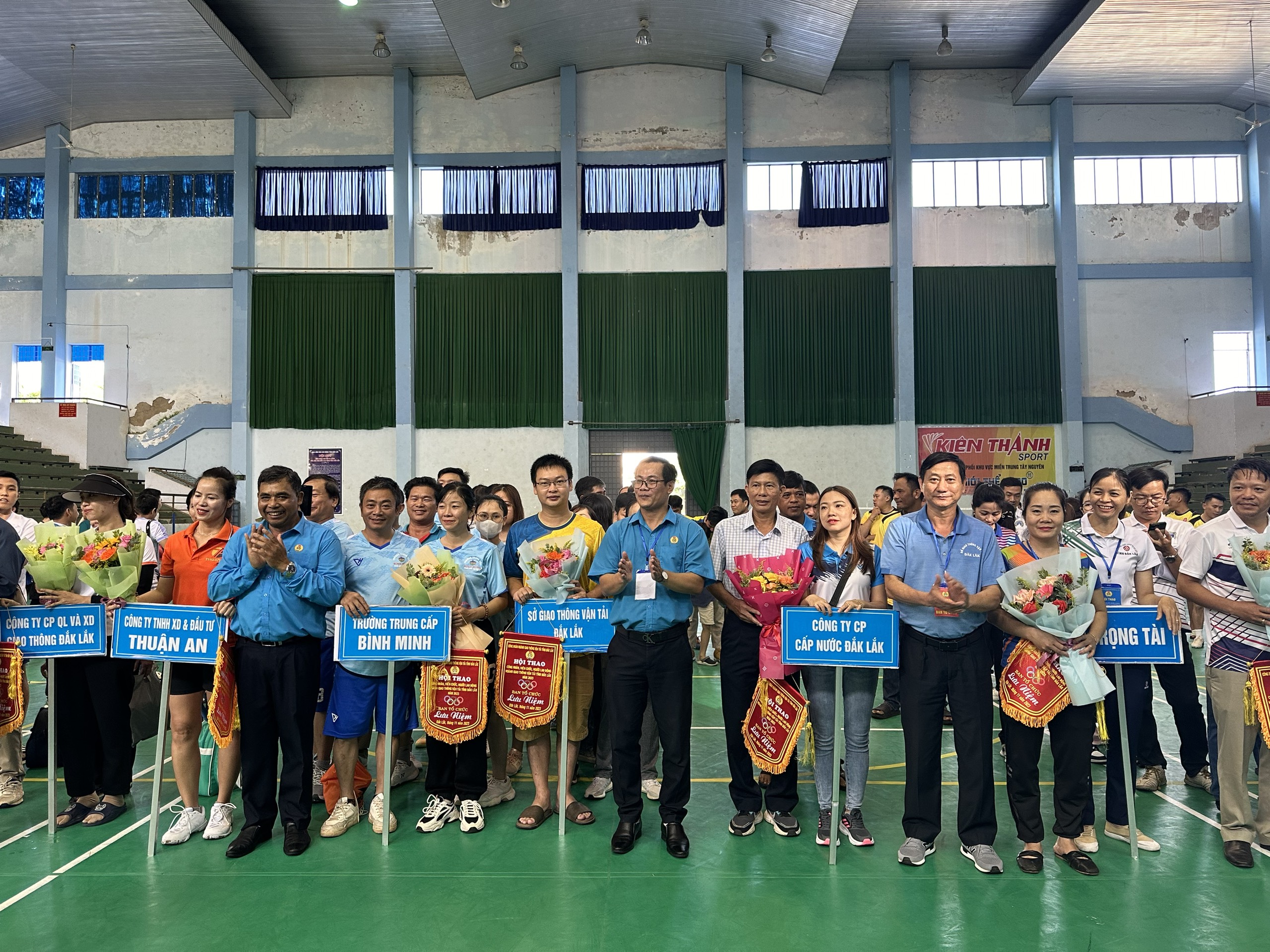 Các vận động viên về tham dự Hội thao do Công đoàn ngành Giao thông Vận tải tỉnh Đắk Lắk tổ chức. Ảnh: Bảo Trung