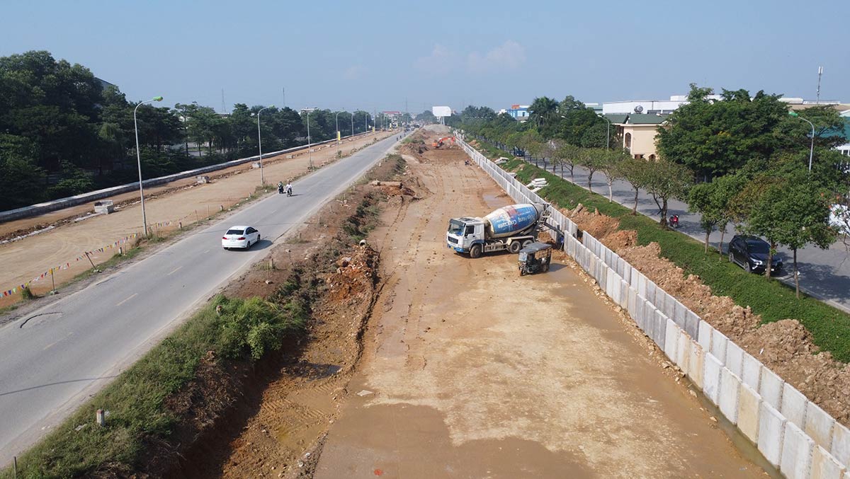 Dự án cải tạo, nâng cấp quốc lộ 6 đoạn Ba La - Xuân Mai có tổng vốn đầu tư hơn 8.100 tỉ đồng từ nguồn ngân sách TP Hà Nội, mục tiêu sẽ hoàn thành vào năm 2027.