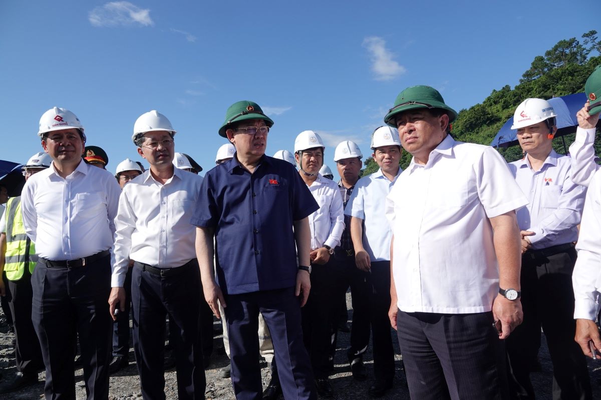 Chủ tịch Quốc hội Vương Đình Huệ thăm dự án Cảng Liên Chiểu Đà Nẵng. Ảnh: Văn Trực