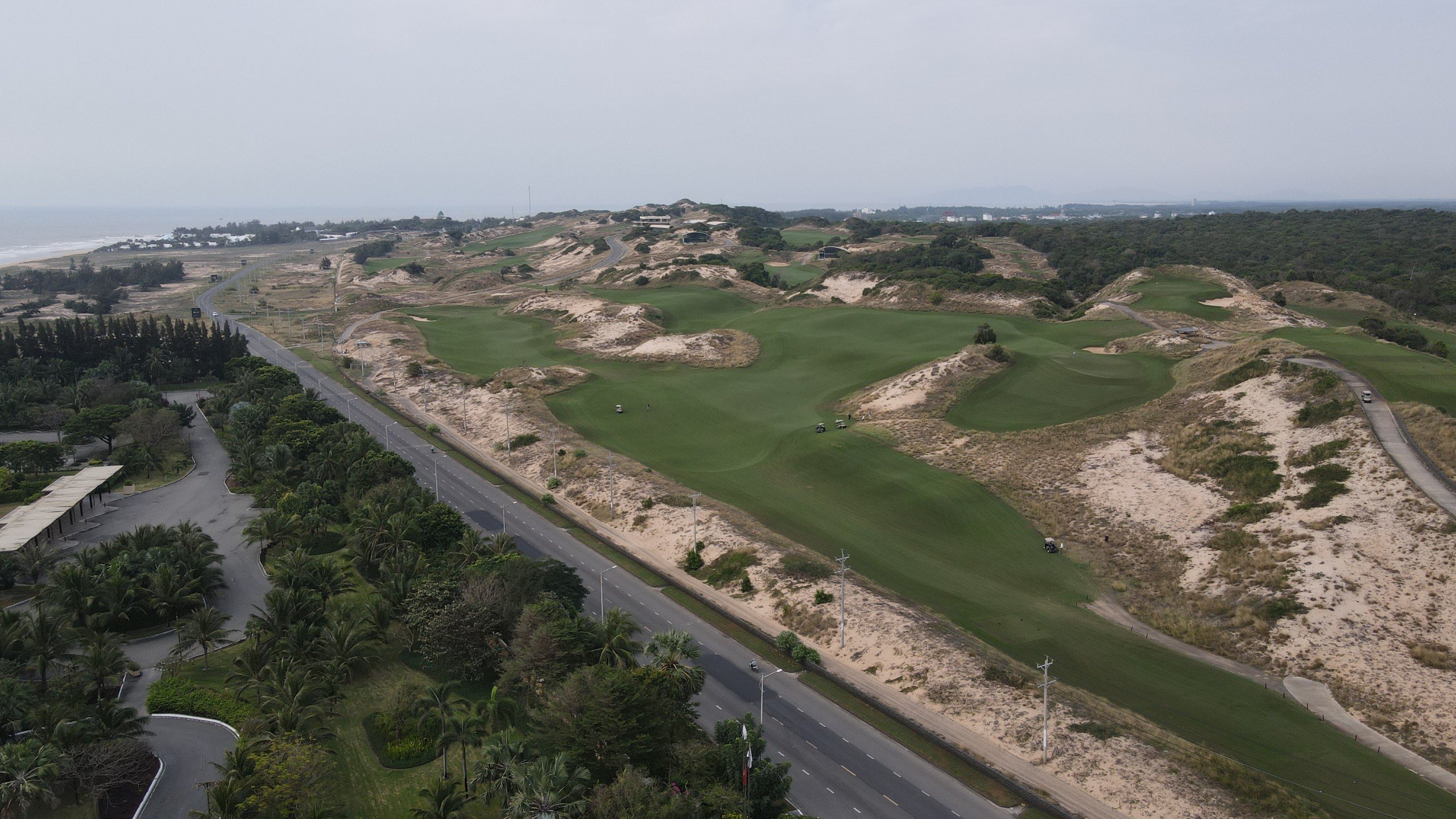 Sân golf The Bluffs Grand Ho Tram nhìn từ trên cao. Ảnh: Thành An