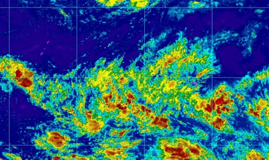 Vùng áp thấp gần Philippines đang di chuyển về phía đảo Guam. Ảnh: NHS