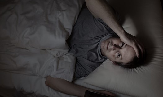 Thức giấc giữa đêm khiến tinh thần và sức khoẻ luôn mệt mỏi. Ảnh: Pixabay