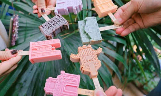 Kem in hình các địa danh nổi tiếng tại Hà Nội được giới trẻ đón nhận. Ảnh: NVCC