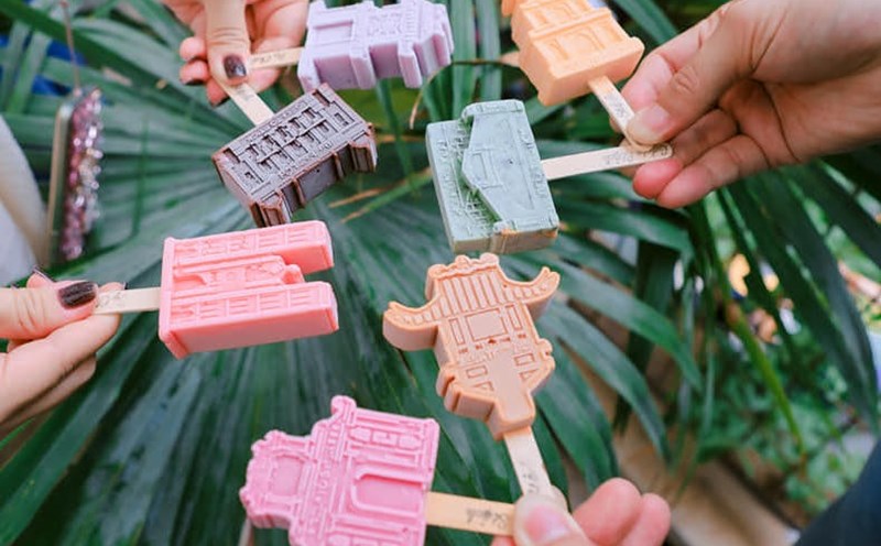 Kem in hình các địa danh nổi tiếng tại Hà Nội được giới trẻ đón nhận. Ảnh: NVCC