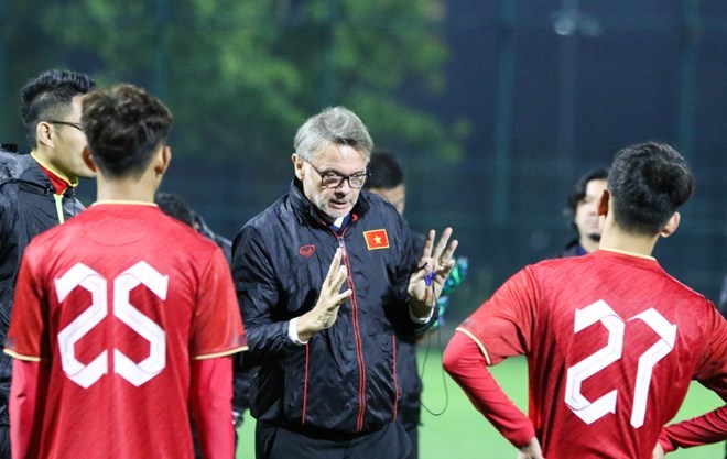 Huấn luyện viên Troussier rút gọn danh sách đội tuyển Việt Nam