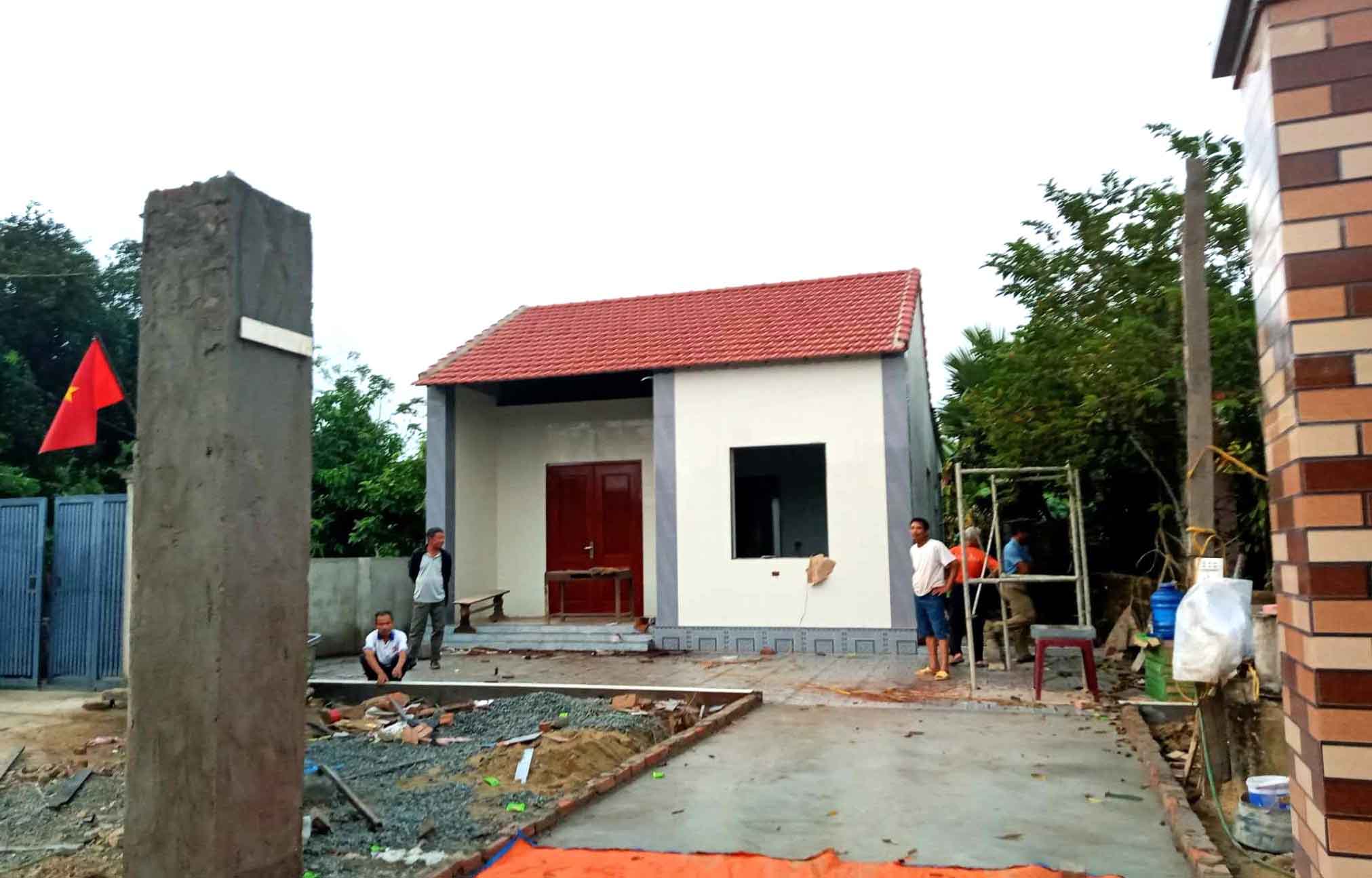 Ngôi nhà thờ vợ chồng thầy giáo Nguyễn Hồng Quang tại xã Yên Hồ, huyện Đức Thọ, Hà Tĩnh do học sinh cũ chung tay xây dựng. Ảnh: Quốc Thường