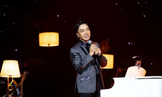 Nhạc sĩ Đỗ Bảo hoàn thành trọn vẹn đêm diễn tại TP. HCM. Ảnh: NVCC.