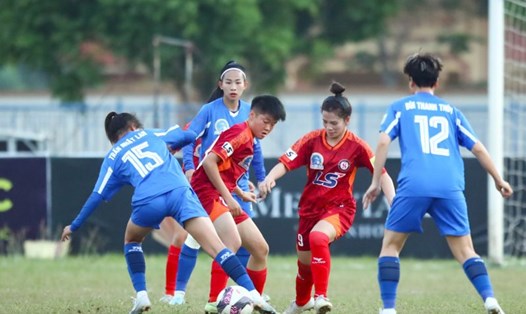 Than Khoáng sản Việt Nam (xanh) gặp Phong Phú Hà Nam ở vòng 3 giải bóng đá nữ vô địch quốc gia 2023. Ảnh: VFF