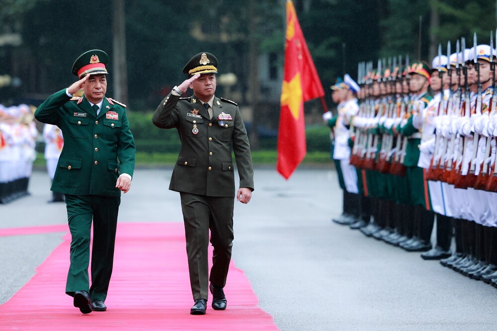 Đại tướng Phan Văn Giang chủ trì lễ đón chính thức Đại tướng Tea Seiha. Ảnh: Hải Nguyễn