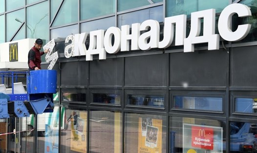 McDonald's được doanh nhân Nga mua lại, đổi tên thành "Vkusno I Tochka". Ảnh: Sputnik