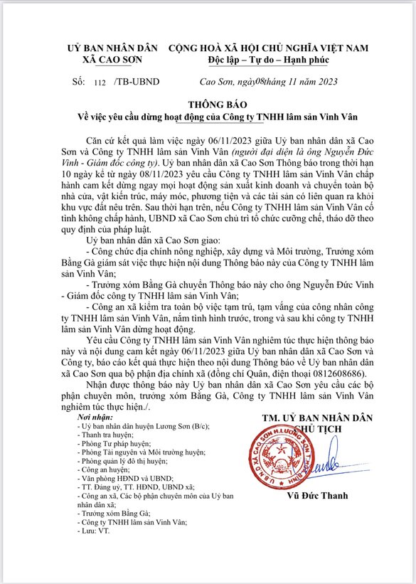 Thông báo về việc yêu cầu dừng hoạt động của Công ty Vinh Vân. Ảnh: Minh Nguyễn