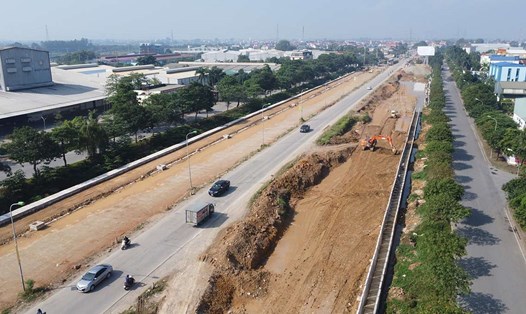 Tất bật thi công dự án cải tạo, nâng cấp Quốc lộ 6. Ảnh minh họa: Vĩnh Hoàng