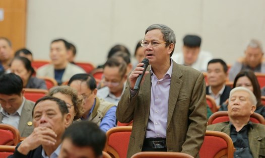 Cử tri quận Thanh Xuân kiến nghị các vấn đề quan tâm tại buổi tiếp xúc cử tri. Ảnh: Tuấn Việt