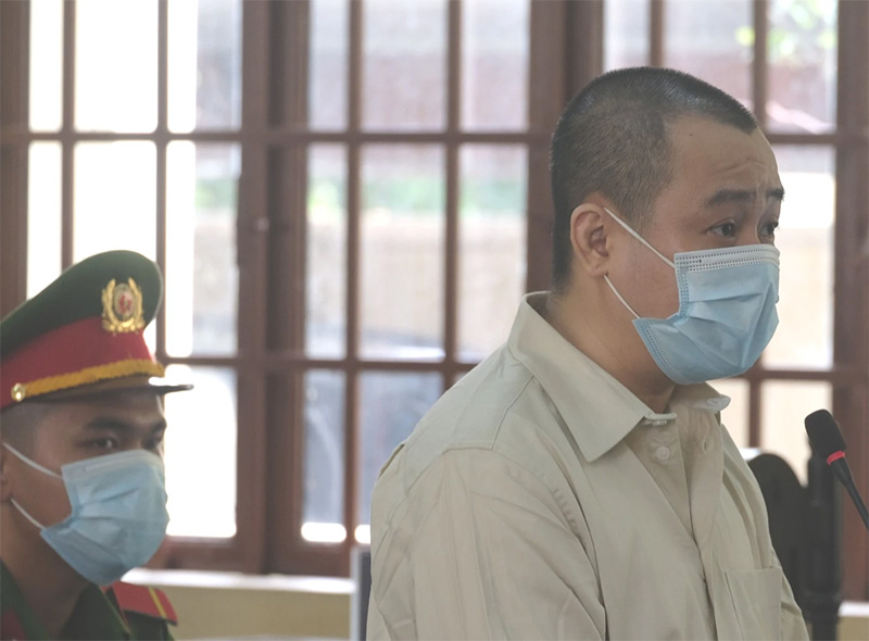 Diễn viên Hữu Tín tại phiên tòa xét xử sơ thẩm ngày 28.4.2023. Ảnh: Chụp màn hình