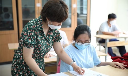 Nhiều phụ huynh, học sinh mong mỏi kì thi lớp 10 tại Hà Nội chỉ nên có 3 môn. Ảnh: Vân Trang