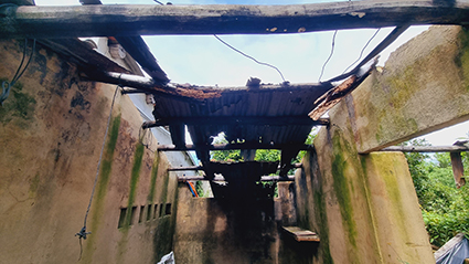 Hiện trạng nhà dân khu vực dự án tại Quảng Nam đã hư hỏng nặng nhưng không được xây mới, sửa chữa do vướng quy hoạch. Ảnh: Hoàng Bin