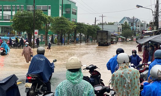 Ngập lụt, chia cắt giao thông tại huyện Đại Lộc, tỉnh Quảng Nam. Ảnh: Long Phi
