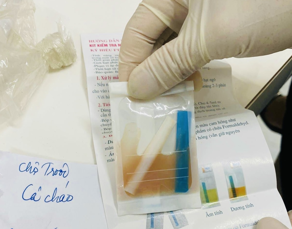 Một mẫu cá khoai dương tính với phóc môn. Ảnh: Phòng Y tế Bố Trạch