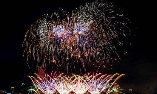 Bắn pháo hoa đêm giao thừa (minh họa). Ảnh: Thùy Trang
