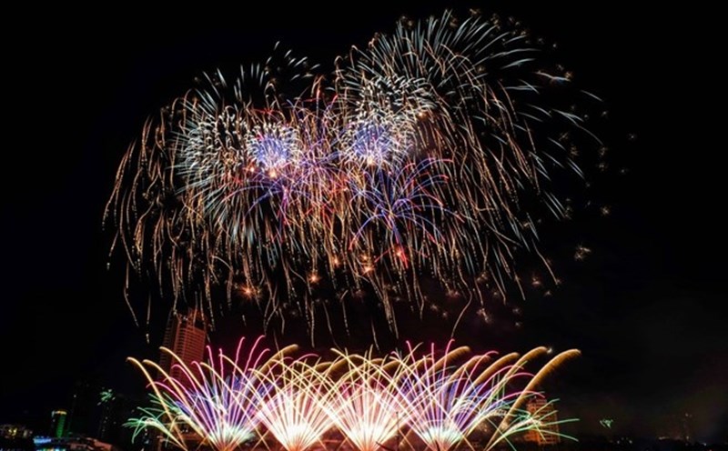 Bắn pháo hoa đêm giao thừa (minh họa). Ảnh: Thùy Trang
