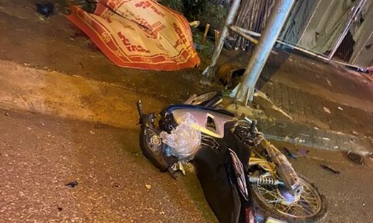 Hiện trường xảy ra vụ tai nạn khiến 1 nam thanh niên tử vong. Ảnh: Minh Nguyễn