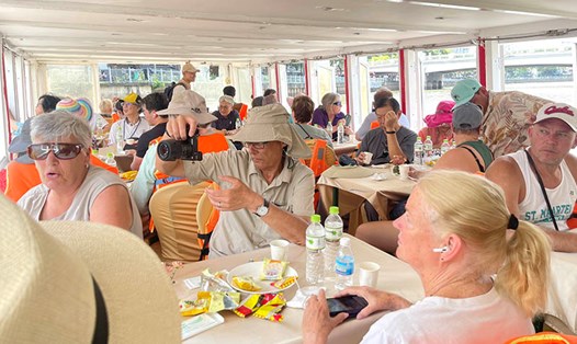 Hơn 200 khách quốc tế trải nghiệm tuyến du lịch kênh Nhiêu Lộc. Ảnh: Sở Du lịch TPHCM
