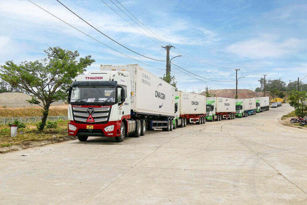 THILOGI vận chuyển nông sản từ nông trường Lào qua cửa khẩu quốc tế Nam Giang, Quảng Nam. Ảnh: THACO