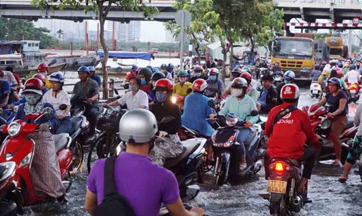 Triều cường kèm mưa dông có thể gây ngập nhiều nơi tại Nam Bộ. Ảnh: Minh Quân