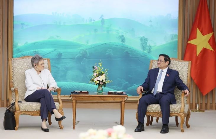 Thủ tướng Chính phủ Phạm Minh Chính tiếp Giáo sư Francoise Barré-Sinoussi. Ảnh: TTXVN