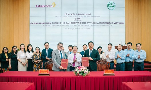 AstraZeneca Việt Nam và TP Cần Thơ ký Bản ghi nhớ hợp tác trong lĩnh vực y tế. Ảnh: DN cung cấp